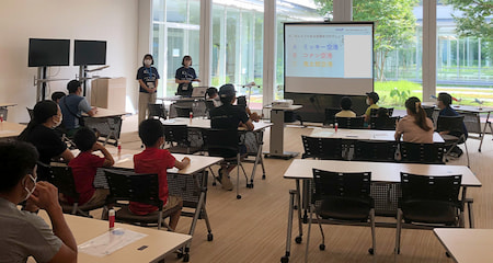 地域の小学生に向けた航空教室